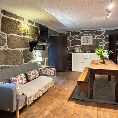 Casa Do Arte - Peaceful Retreat With A Pool Near Guimaraes Сasa de vacaciones