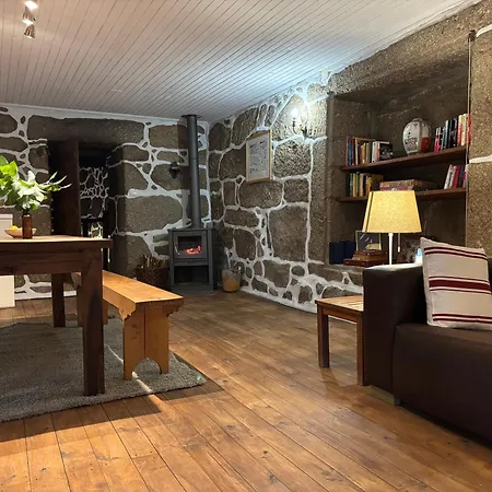 Dom wakacyjny Casa Do Arte - Peaceful Retreat With A Pool Near Guimaraes