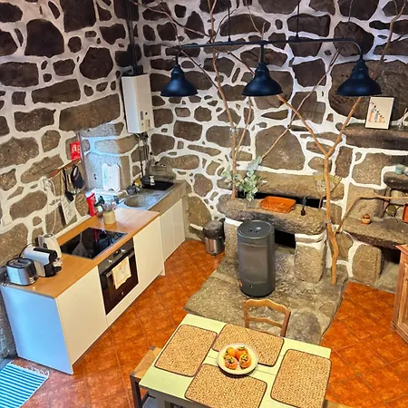 Casa Do Arte - Peaceful Retreat With A Pool Near Guimaraes *