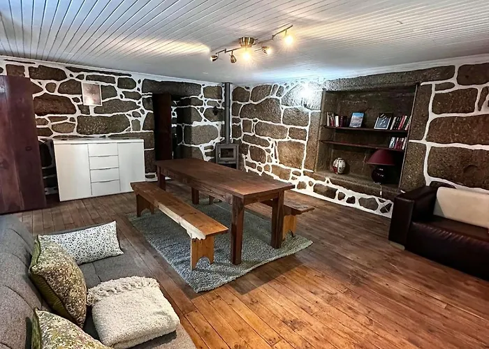 Semesterbostad Casa Do Arte - Peaceful Retreat With A Pool Near Guimaraes