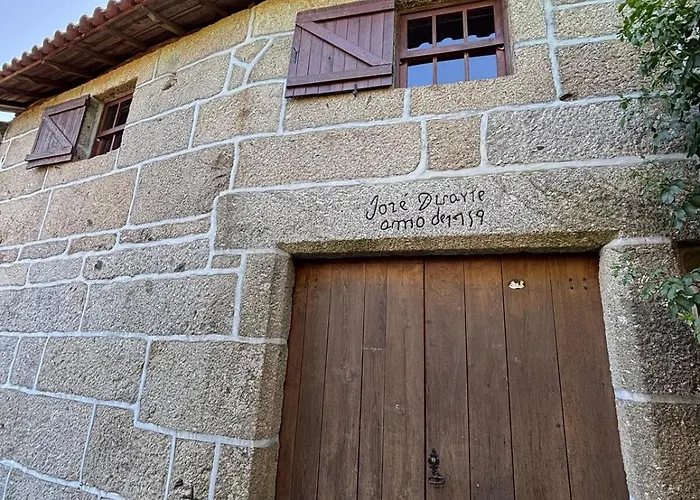 Дом отдыха Casa Do Arte - Peaceful Retreat With A Pool Near Guimaraes