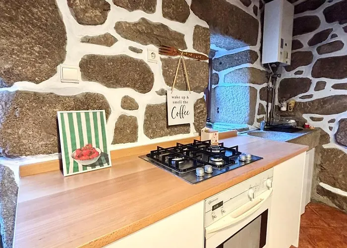 Дом отдыха Casa Do Arte - Peaceful Retreat With A Pool Near Guimaraes