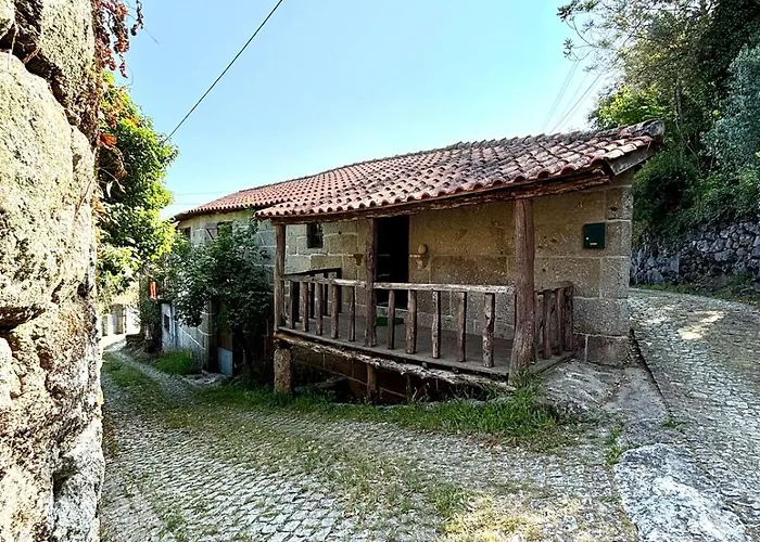 Дом отдыха Casa Do Arte - Peaceful Retreat With A Pool Near Guimaraes