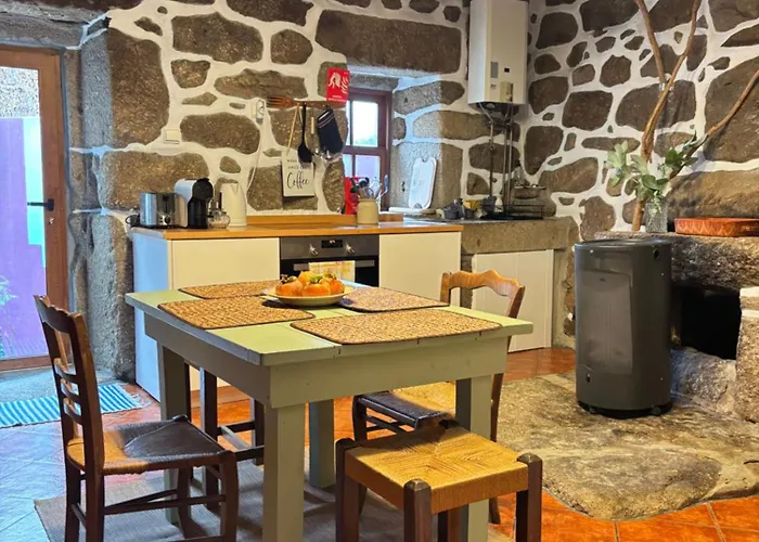 Casa Do Arte - Peaceful Retreat With A Pool Near Guimaraes 펜션 *